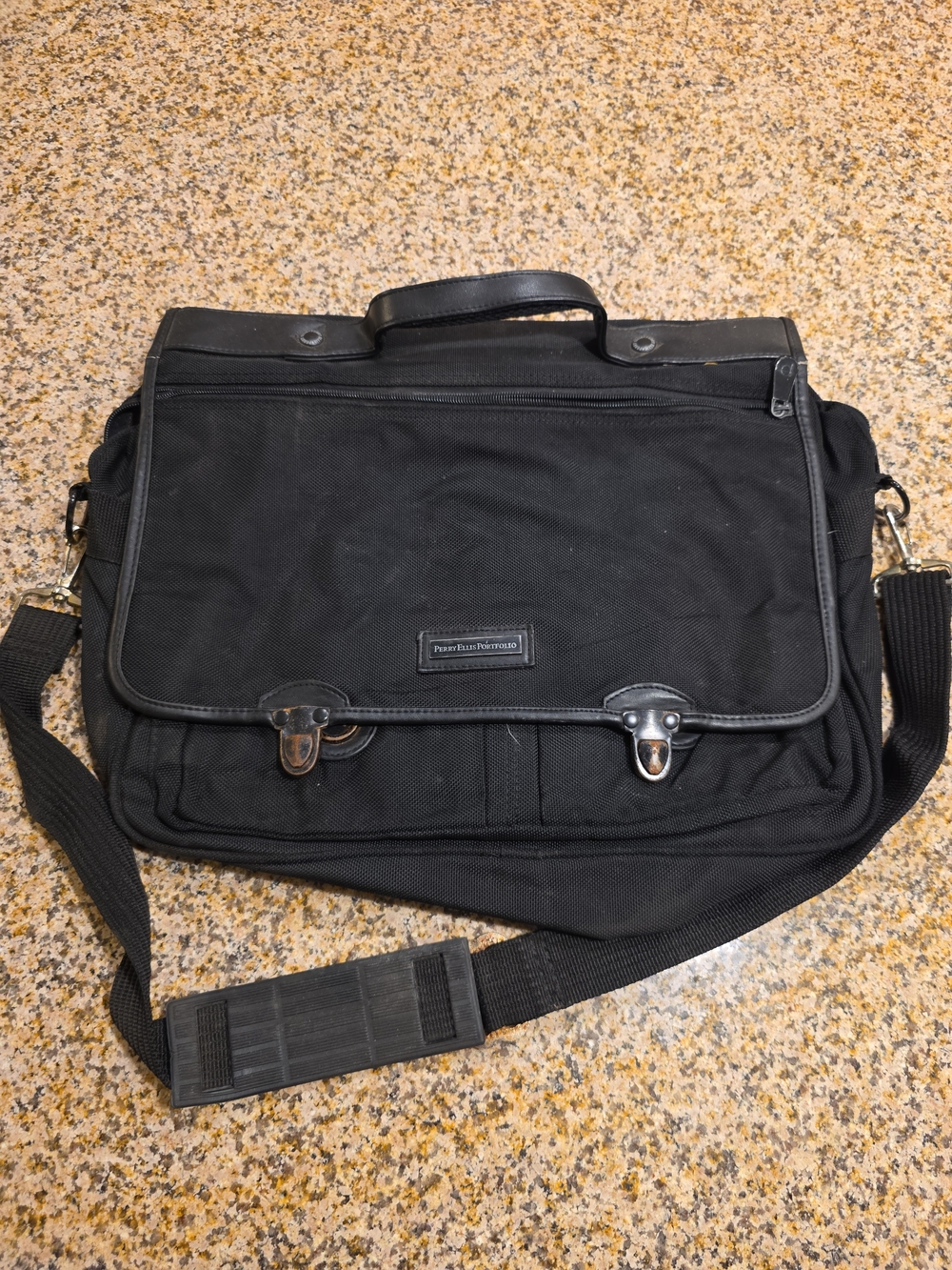 Perry Ellis Portfollio Messanger Bag